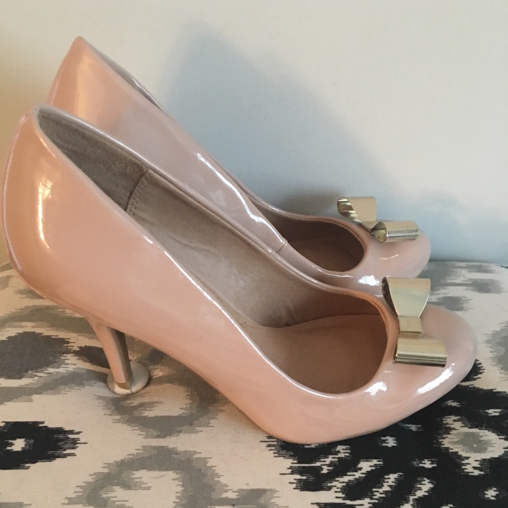 Lauren Conrad Soft Pink 4” Heel w/ Gold Metal Bow